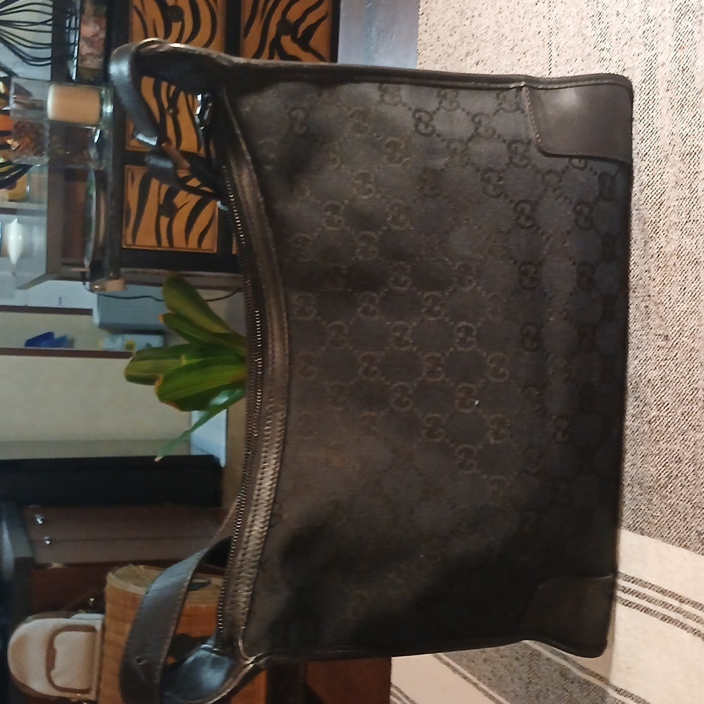 Authentic Gucci Black Hand Bag - Picture 2 of 16